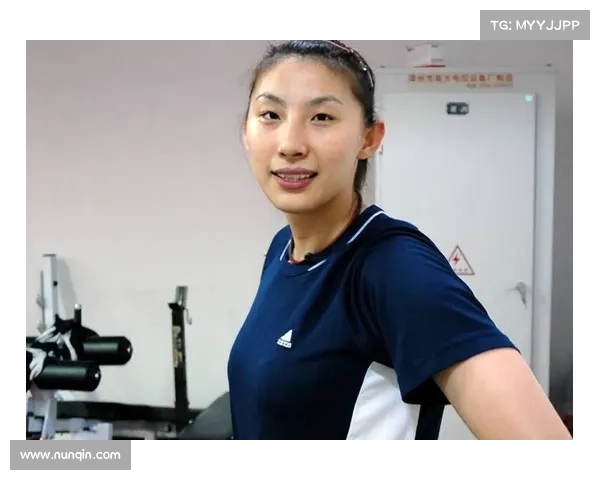 中国男排主教练与模特女友牵手,颜值与身材都让人惊艳!(中国男排原主教练) 中国男排主教练与模特女友牵手,颜值与身材都让人惊艳!(中国男排原主教练)